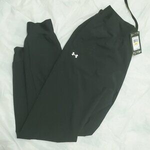 Women's Under Armour athletic wear Loose style  sz M NWT
